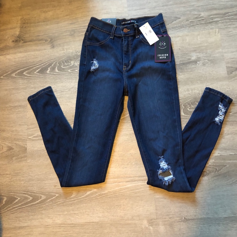 Fashion Nova. “Looking Good Jeans” NWT